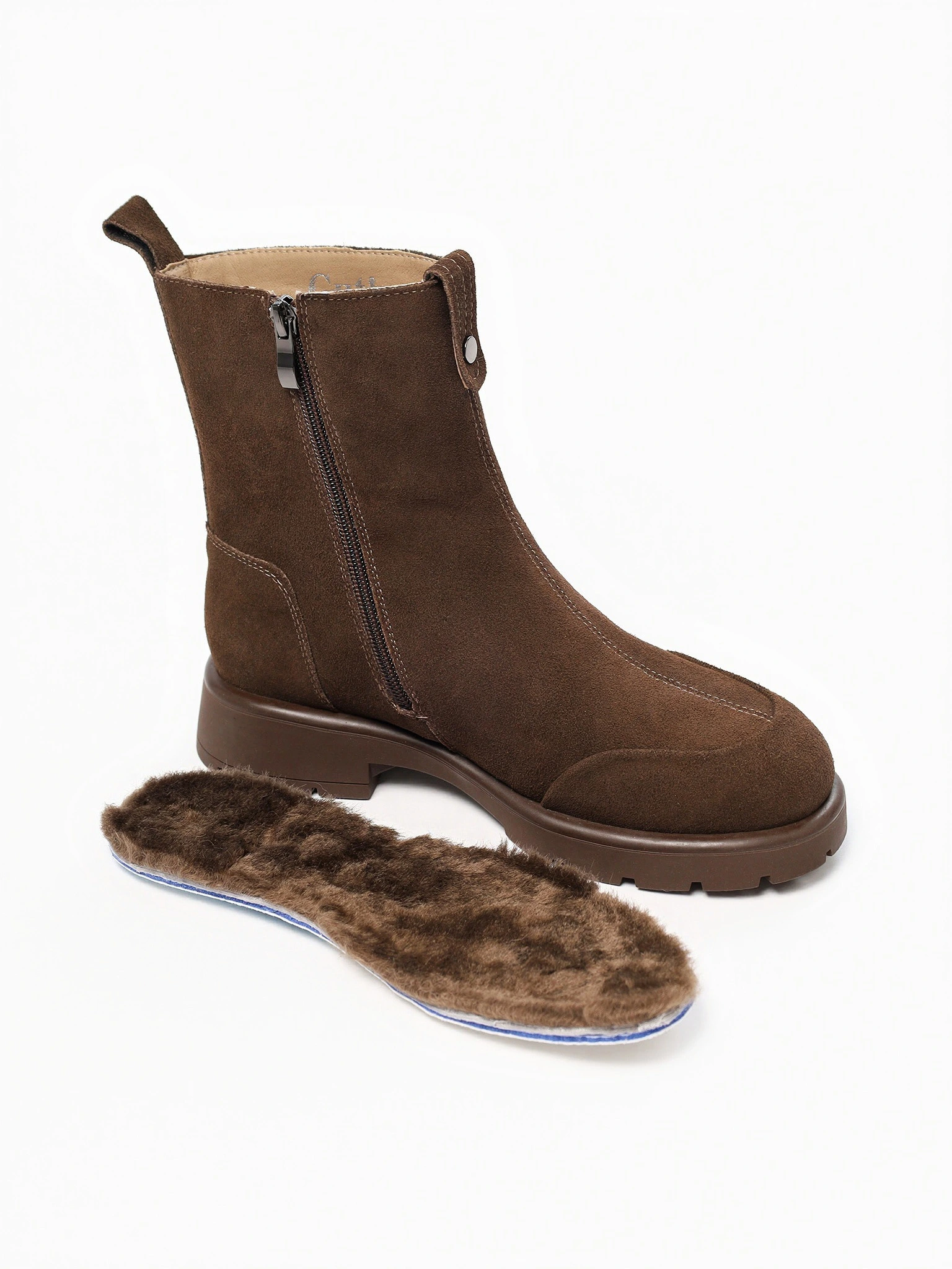 Ботинки темно-коричневого цвета на среднем каблуке